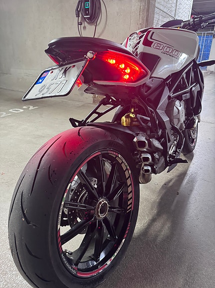 MV Agusta Brutale 800 Dragster 9 of 21