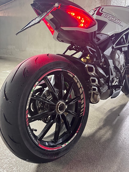 MV Agusta Brutale 800 Dragster 10 of 21