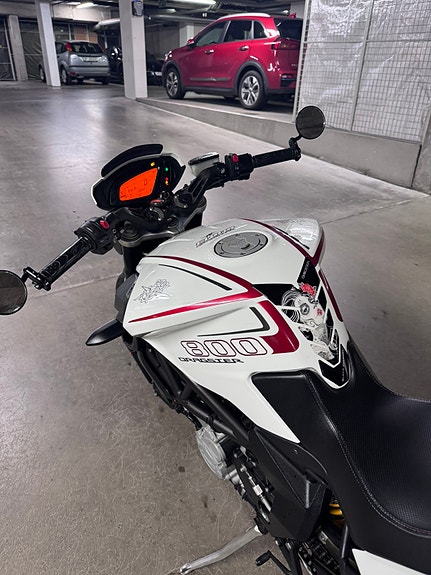 MV Agusta Brutale 800 Dragster 13 of 21