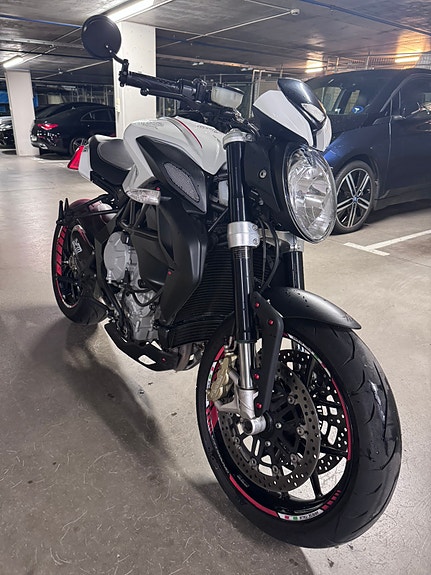 MV Agusta Brutale 800 Dragster 11 of 21