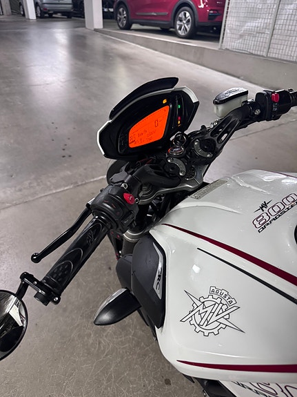 MV Agusta Brutale 800 Dragster 16 of 21
