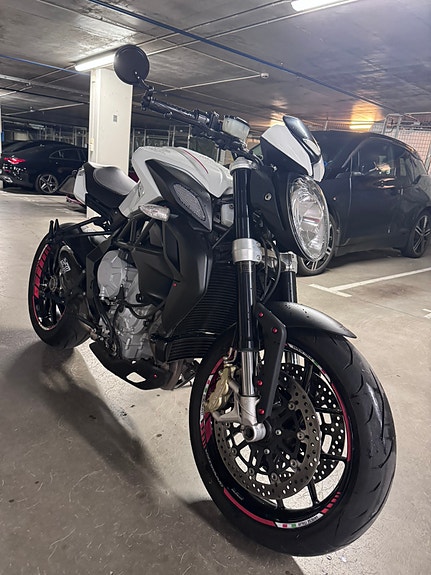 MV Agusta Brutale 800 Dragster 17 of 21