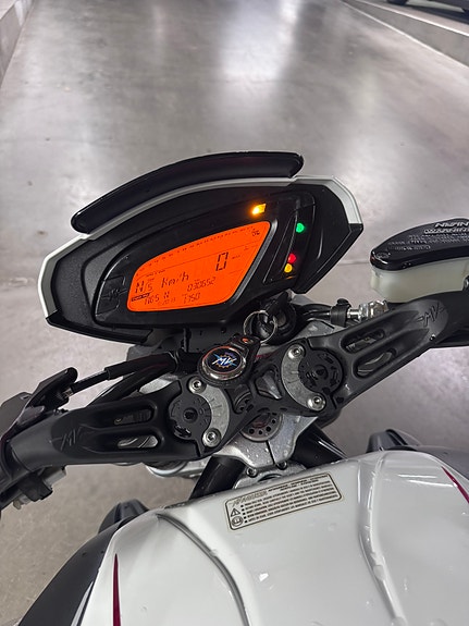 MV Agusta Brutale 800 Dragster 12 of 21