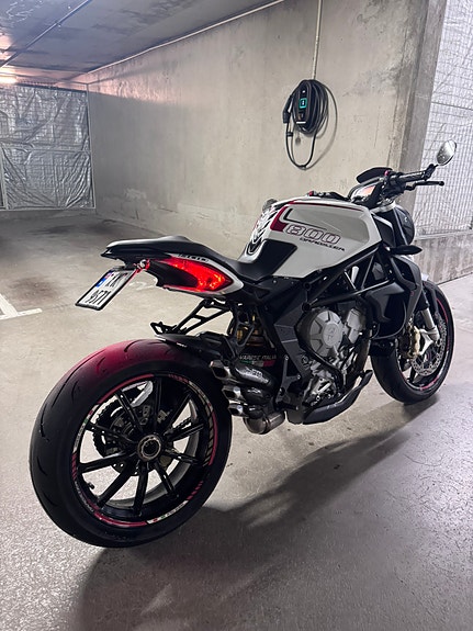 MV Agusta Brutale 800 Dragster 6 of 21