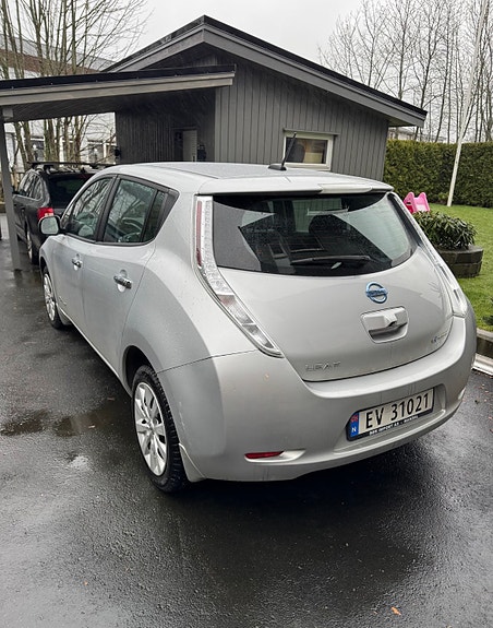 Nissan Leaf 4 of 5