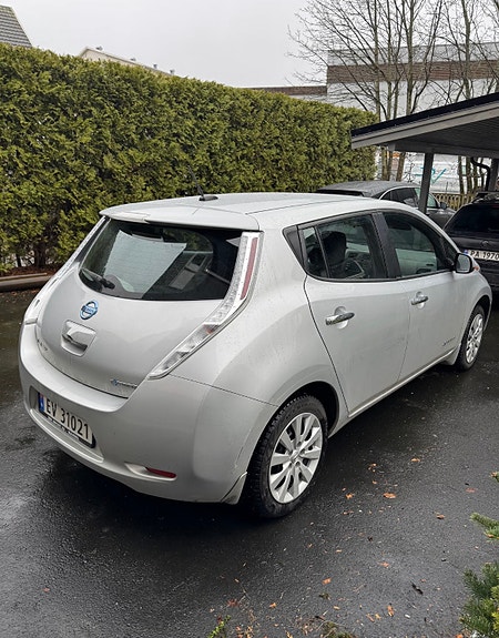 Nissan Leaf 3 of 5