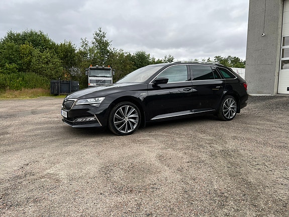 Skoda Superb 9 of 30