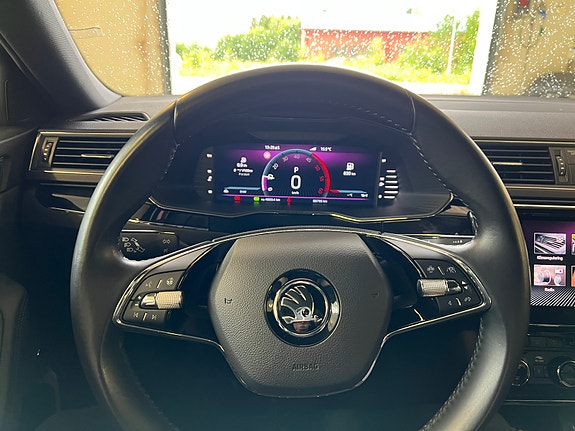 Skoda Superb 14 of 30