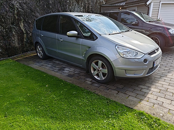 Ford S-MAX 3 of 8