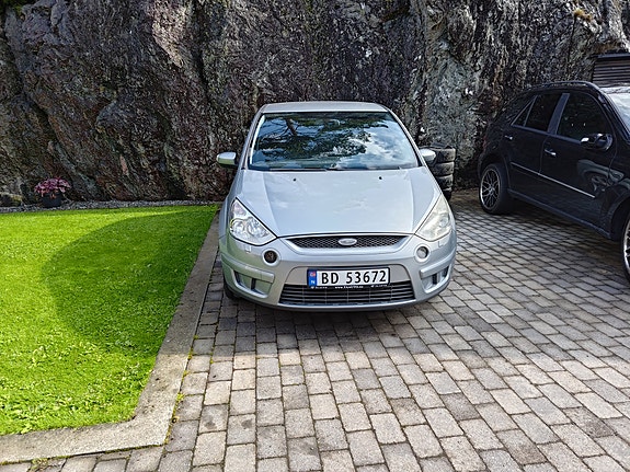 Ford S-MAX 2 of 8