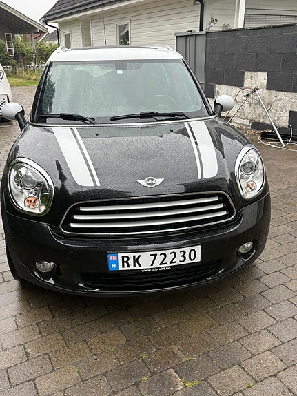 MINI Countryman Cooper D 2 of 5