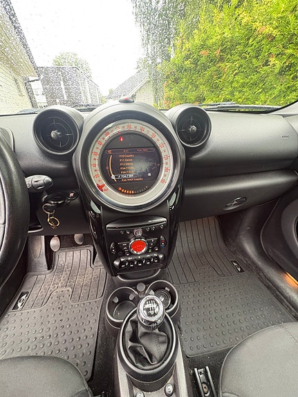 MINI Countryman Cooper D 9 of 19