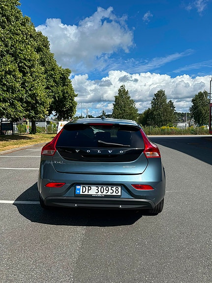 Volvo V40 4 of 29