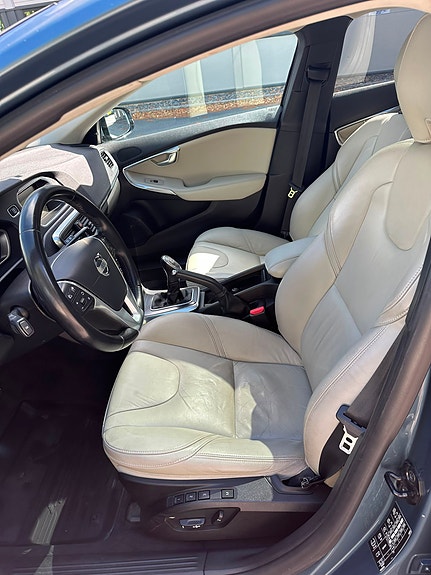 Volvo V40 8 of 29