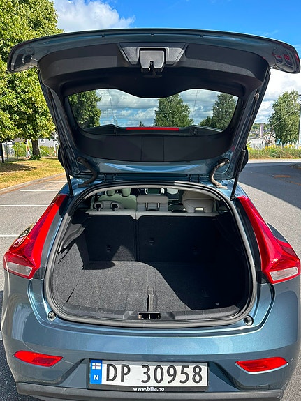 Volvo V40 11 of 29