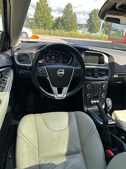 Volvo V40 18 of 29