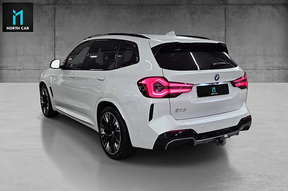 BMW iX3 7 of 30