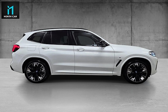 BMW iX3 4 of 30