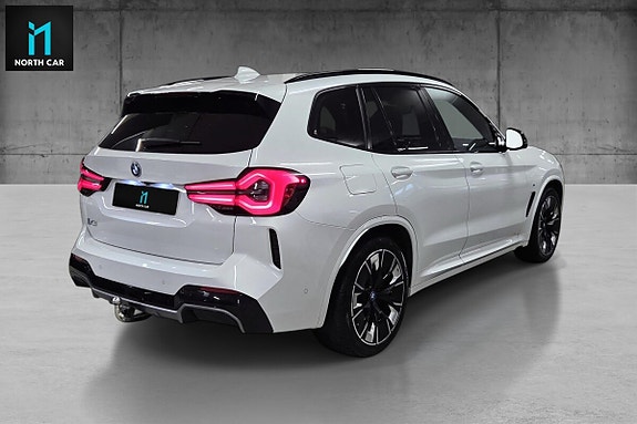 BMW iX3 5 of 30