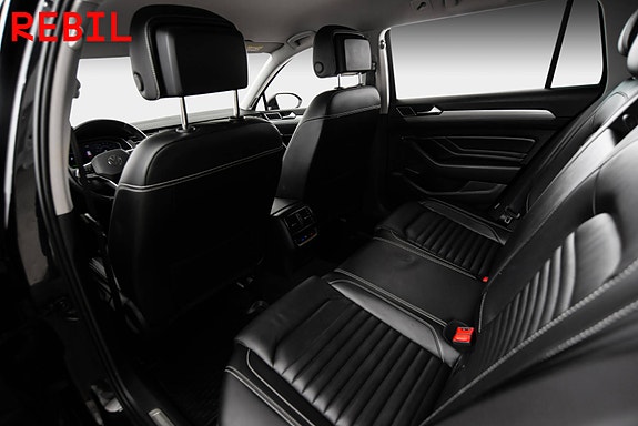 Volkswagen Passat 10 of 26