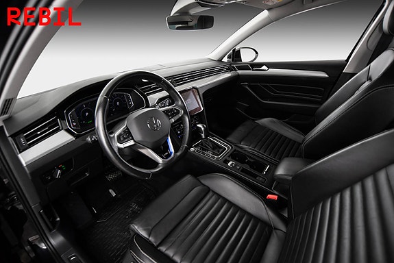 Volkswagen Passat 9 of 26