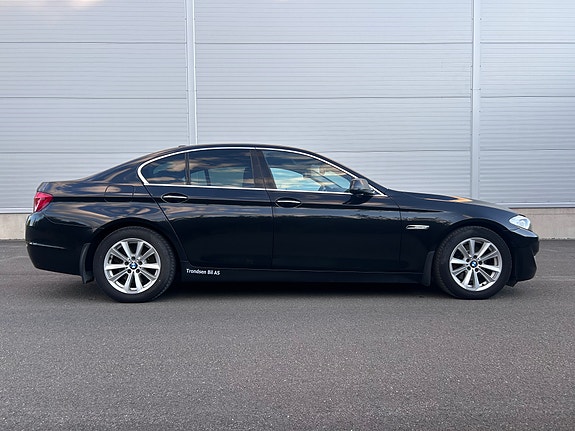 BMW 520d 4 of 30