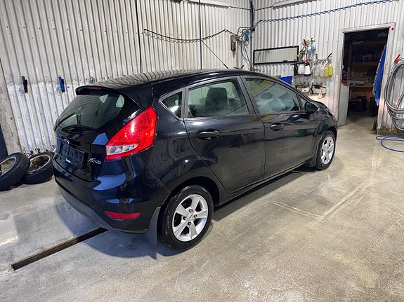 Ford Fiesta 4 of 5