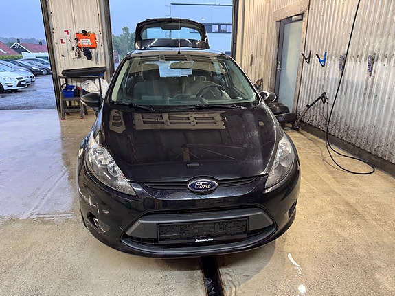 Ford Fiesta 2 of 5