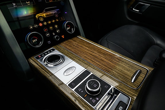 Land Rover Range Rover 25 of 30