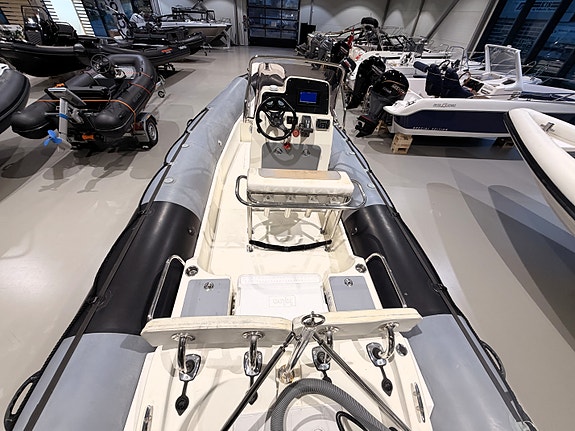 Solid Zodiac Pro Open 650 m/ Evinrude 150 hk | inkl 3års service! 12 of 23