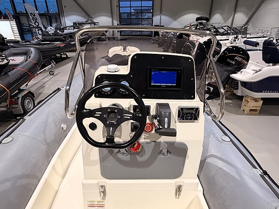 Solid Zodiac Pro Open 650 m/ Evinrude 150 hk | inkl 3års service! 17 of 23