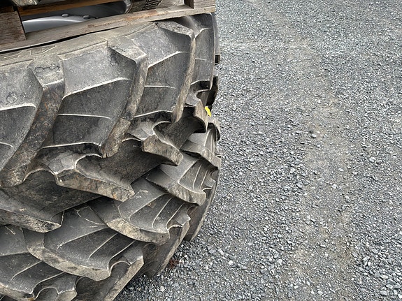 Trelleborg hjulsett 420/85-34 og 340/85-24 2 of 7