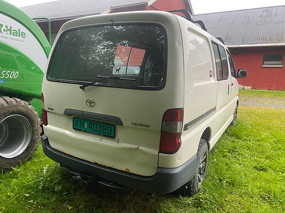 Toyota HiAce 4 of 12