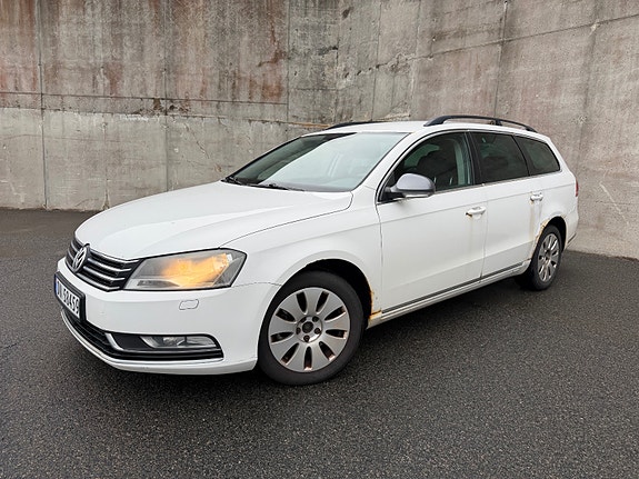 Volkswagen Passat 2 of 14