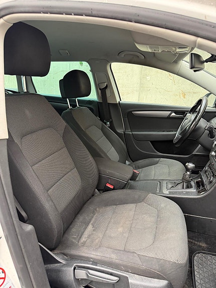Volkswagen Passat 11 of 14