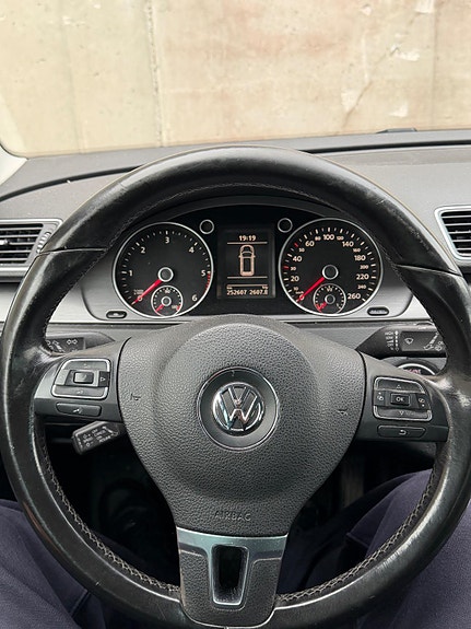 Volkswagen Passat 10 of 14