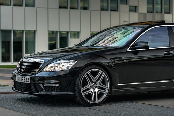 Mercedes-Benz S500 3 of 5