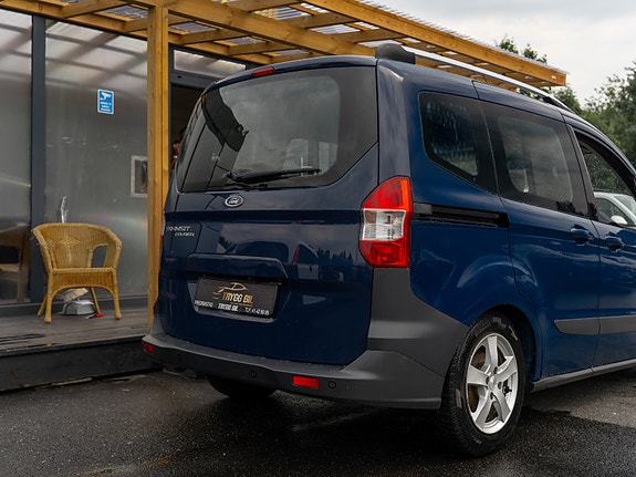 Ford Transit Courier 4 of 5