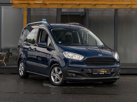 Ford Transit Courier 3 of 5