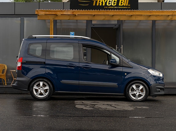 Ford Transit Courier 5 of 5
