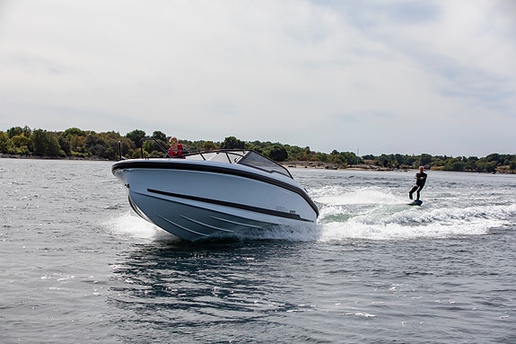 Ryds 650VI BR med Yamaha 150 hk - Sporty og romslig bowrider 2 of 10