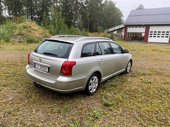Toyota Avensis 5 of 5