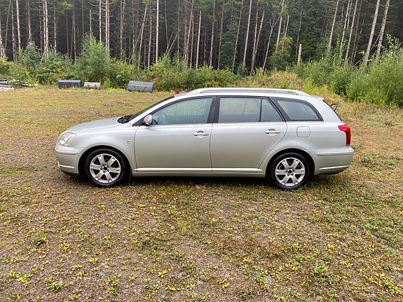 Toyota Avensis 3 of 5