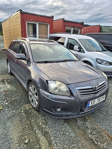 Toyota Avensis 2 of 5
