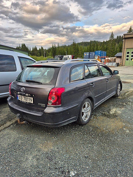 Toyota Avensis 4 of 5