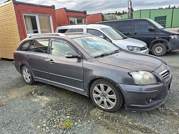 Toyota Avensis 3 of 5
