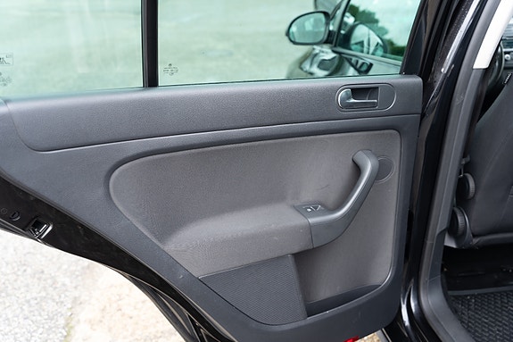 Volkswagen Golf Plus 22 of 30
