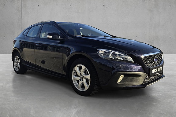 Volvo V40 Cross Country 2 of 19