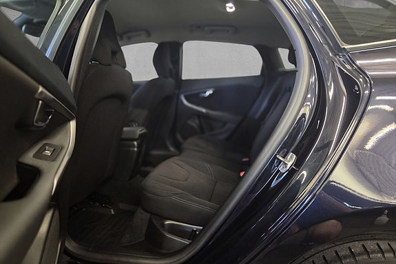 Volvo V40 Cross Country 11 of 19