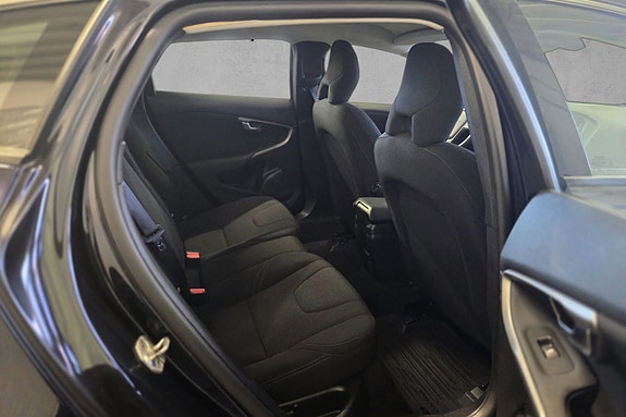 Volvo V40 Cross Country 14 of 19
